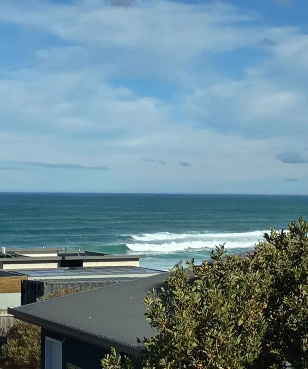 Falmouth 4Habitaciones Turnkey Luxury by the Coast: Ocean Views, Beachside Living, and Fast Settlement Available.