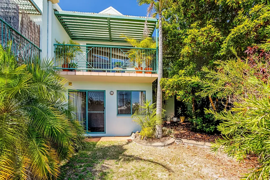 Close to town, Pool, Unfurnished