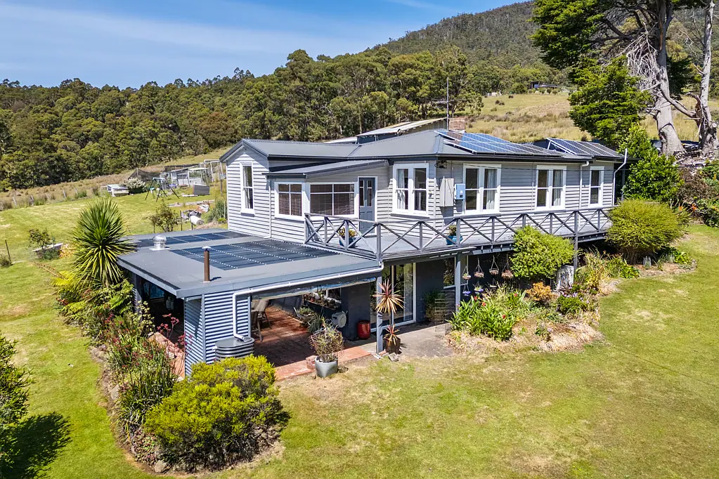 Woodbridge 5房  Country lifestyle on 5.2 acres