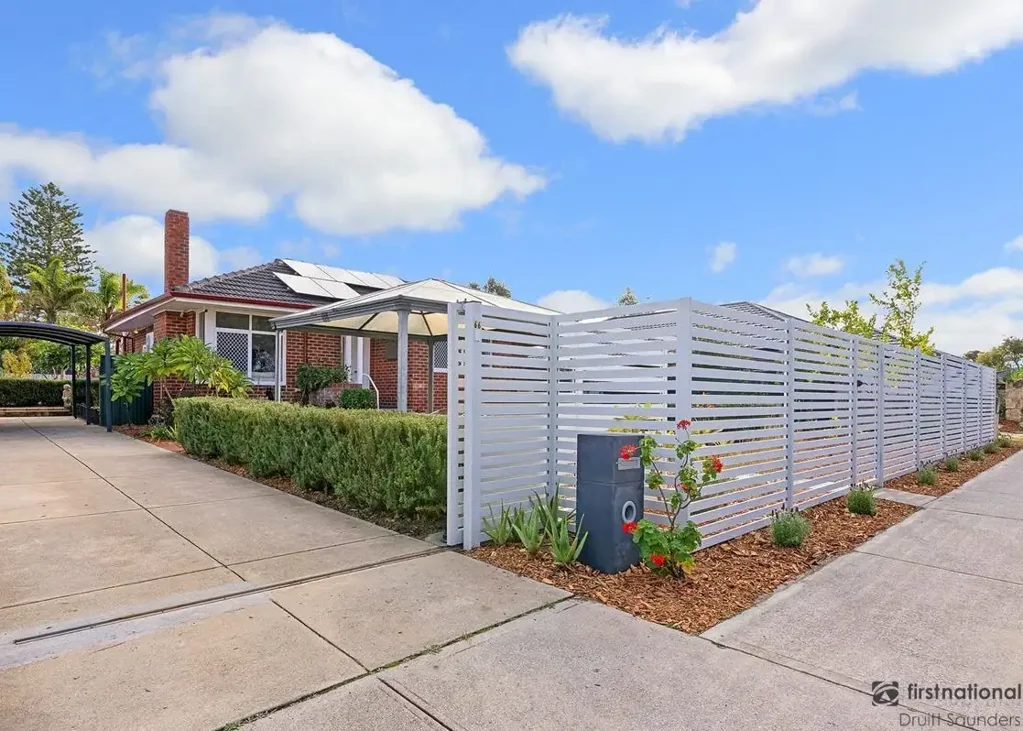 Renovated home in sought after location!
HOME OPEN SATURDAY 22 AUGUST AT 12.00PM SHARP!