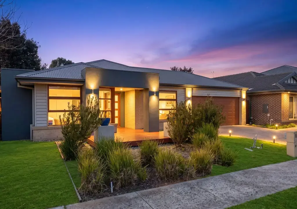 Cranbourne North 4Phòng ngủ Luxury Ex-Display Home in The Avenues Estate