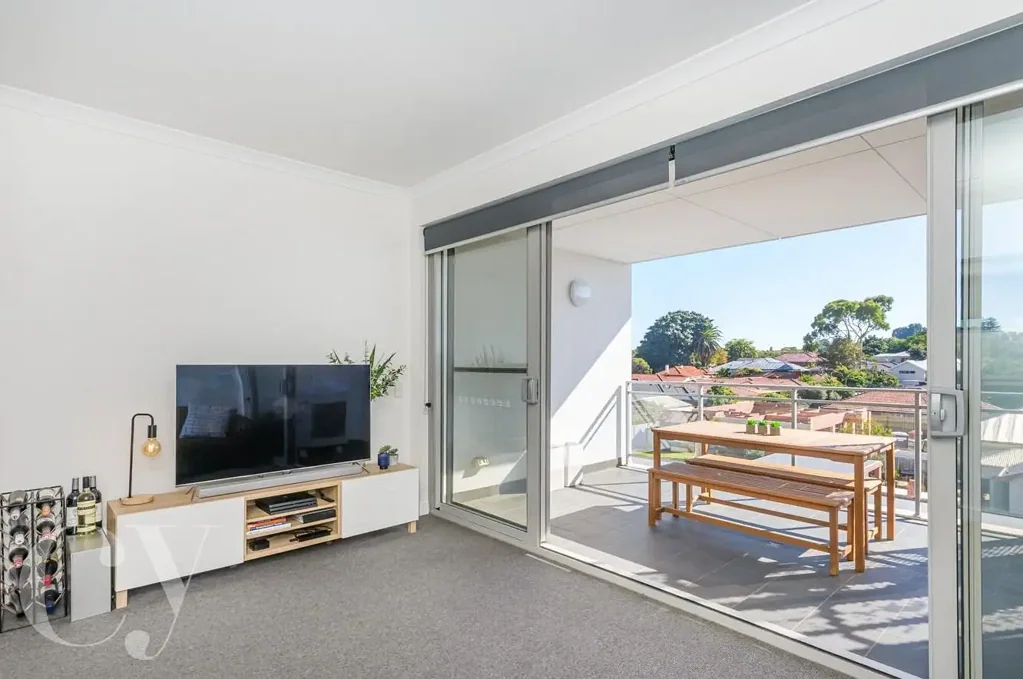 Light-Filled Living in an Unbeatable Wembley Location