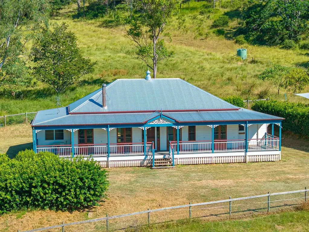 Kenilworth 4ห้องนอน A PRIVATE COUNTRY HOMESTEAD - 39 ACRES PLUS A LARGE ACREAGE HOLDING OF STATE FORESTRY LEASEHOLD LAND