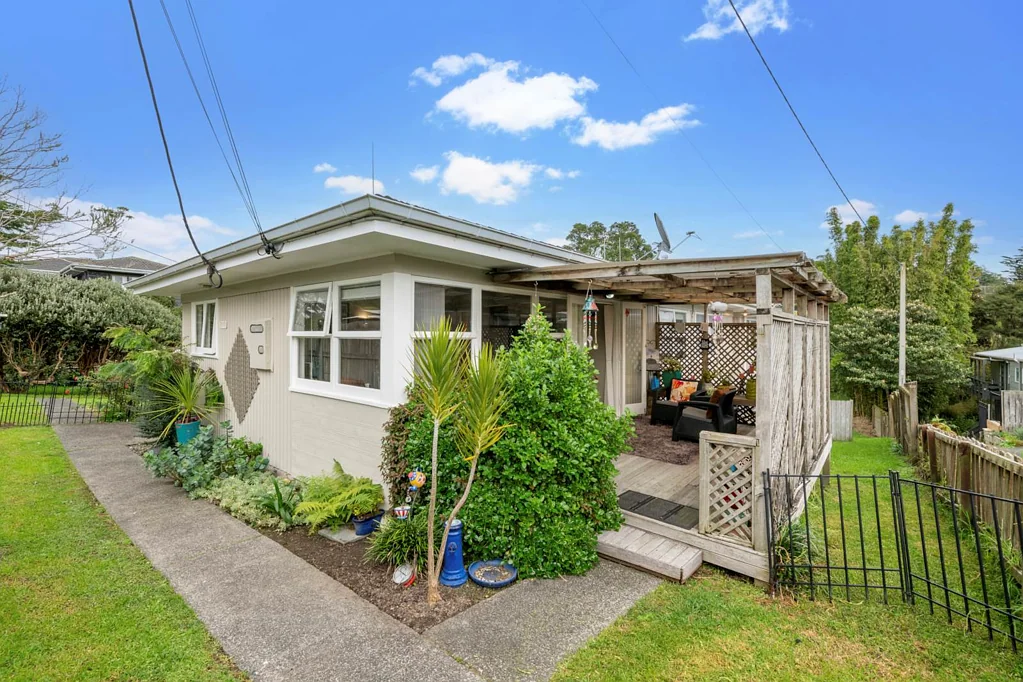 Bayview 2房  Great Opportunity in Bayview – Buy 1 or Buy Both!