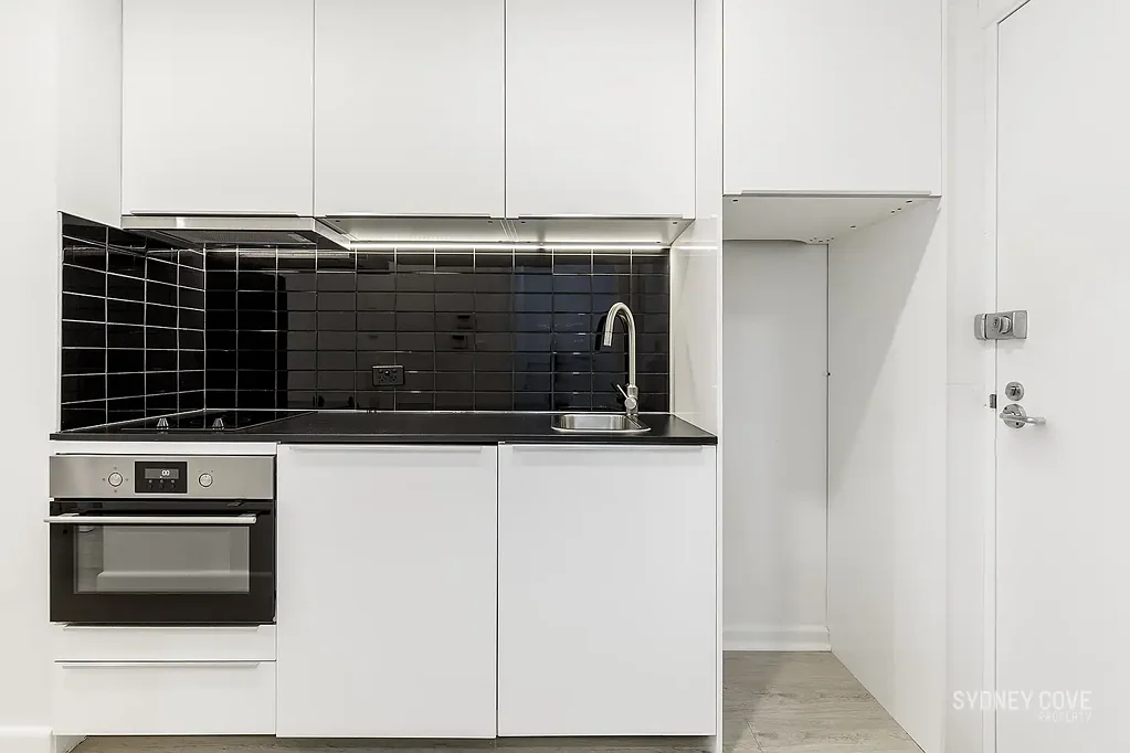 BEAUTIFULLY PRESENT & CLOSE TO CIRCULAR QUAY | Furnished