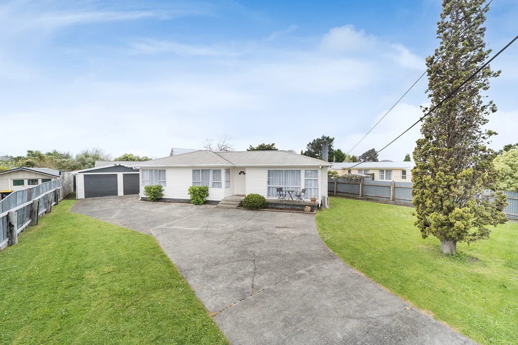 Feilding 3कमरा Great starter - fantastic garage