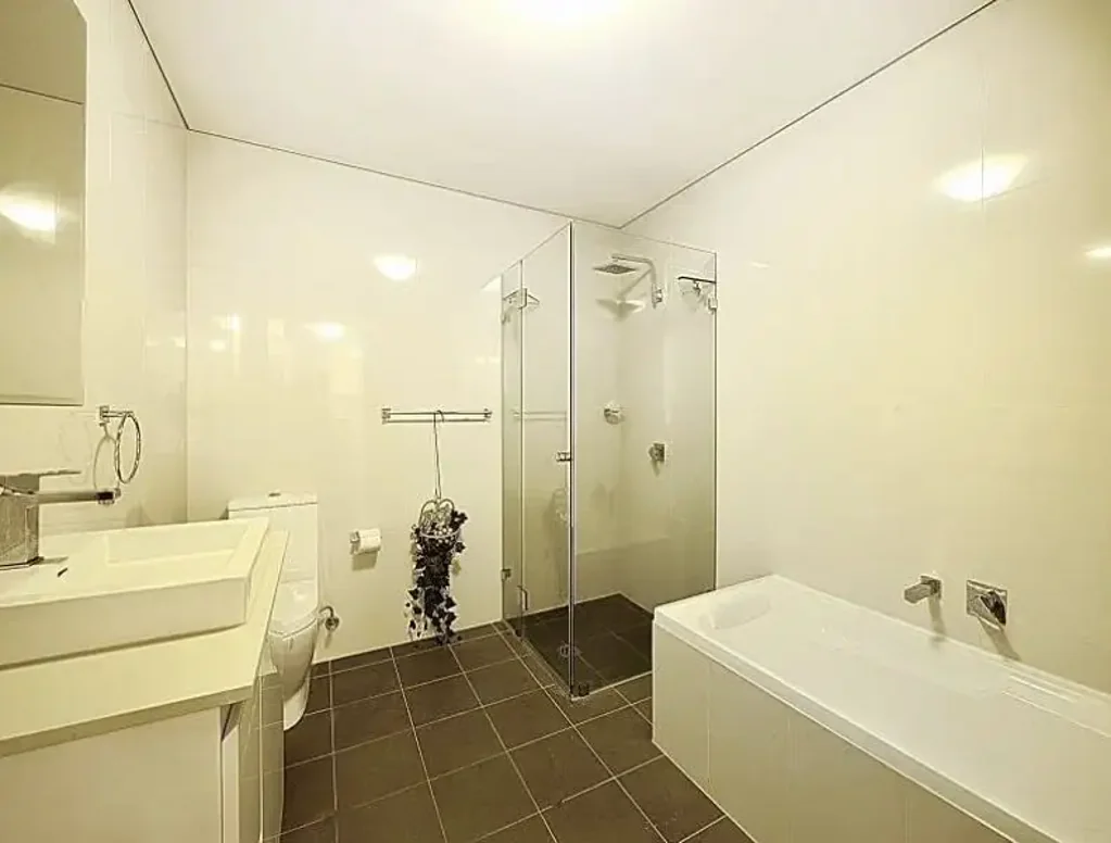 2 bedroom garden unit, great location