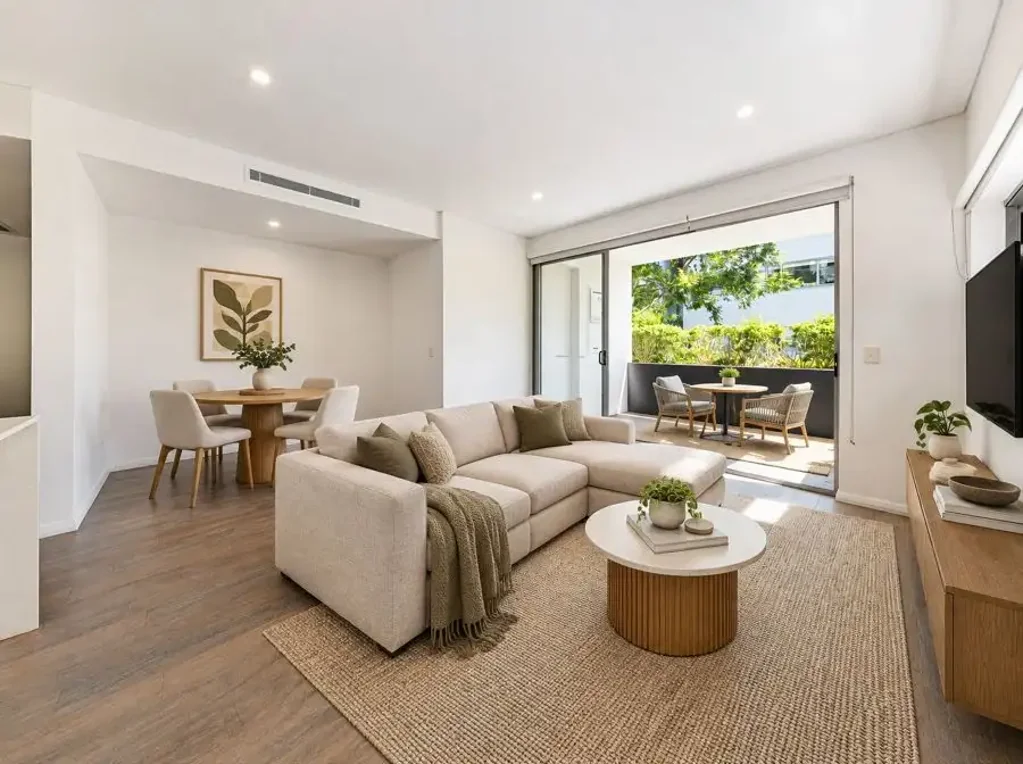 UNFURNISHED - AVAILABLE NOW !!