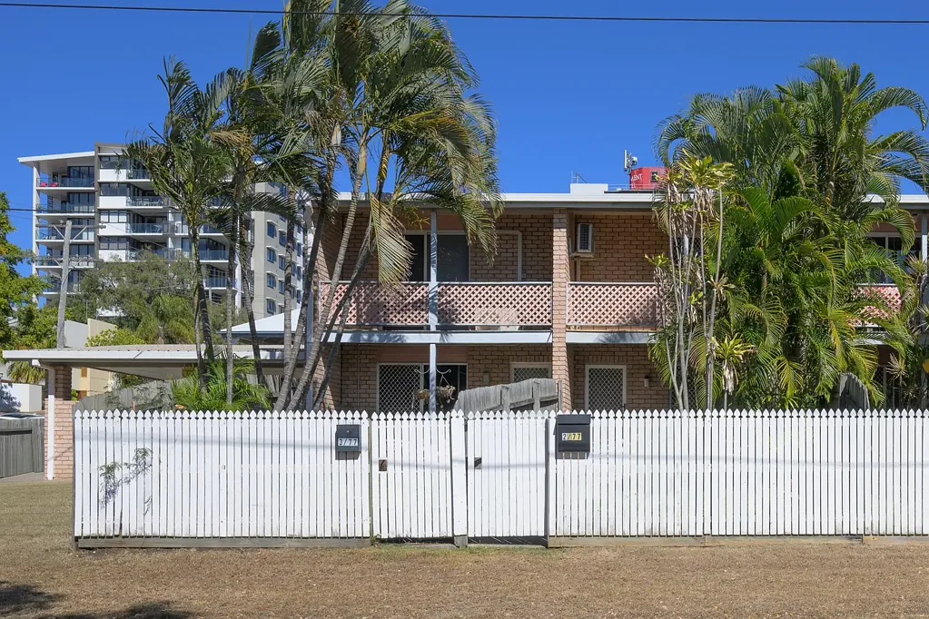 Gladstone Central 2Zimmer CENTRALLY LOCATED INVESTMENT…LONG TERM LEASE IN PLACE…MOTIVATED SELLER READY TO MEET THE MARKET