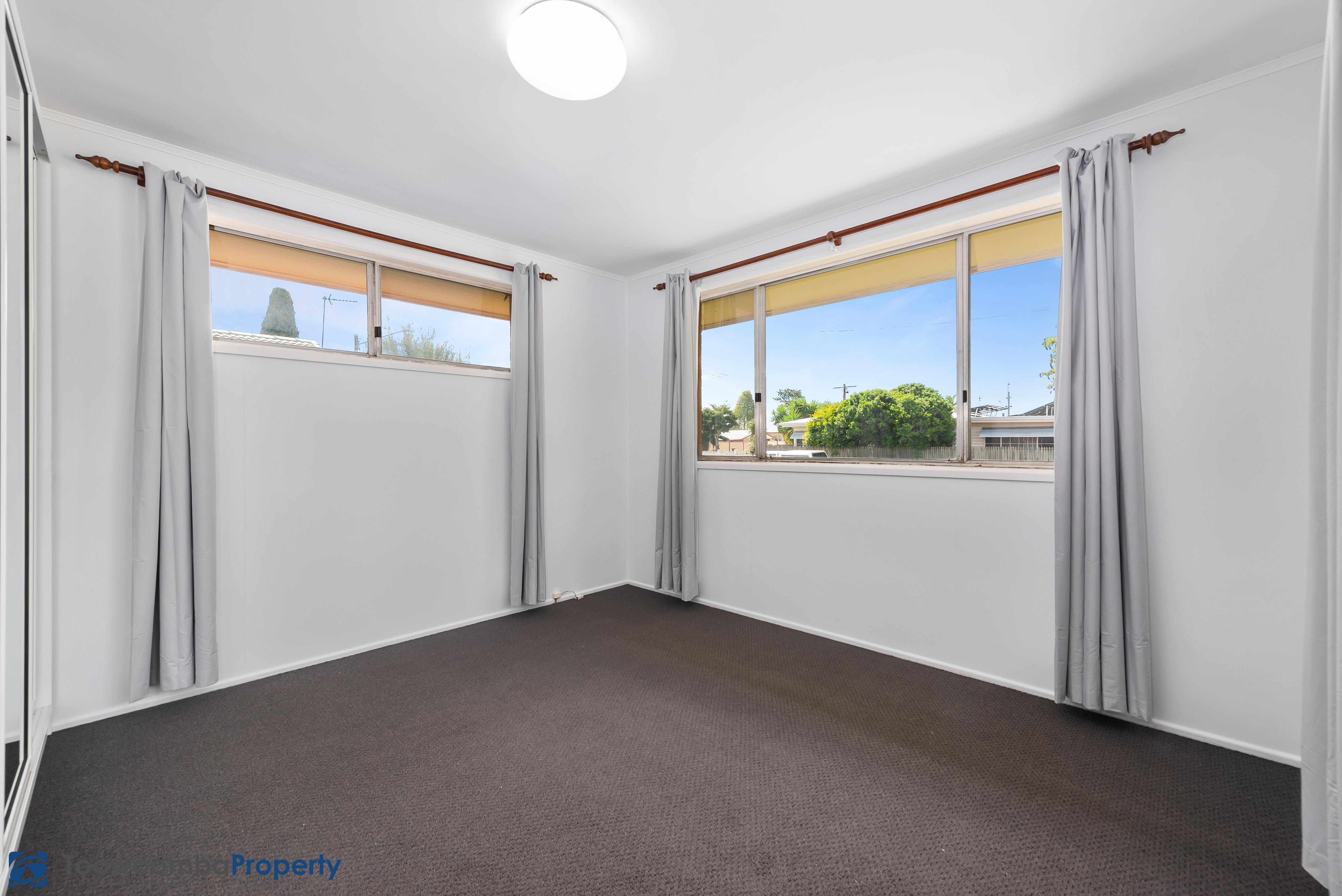 7 WHITEFRIARS ST, ROCKVILLE QLD 4350, 0 rūma, 0 rūma horoi, House