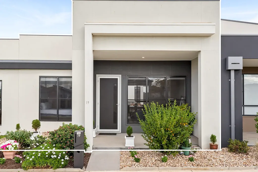 Charlemont 3कमरा Modern Living In A Sought-After Locale
