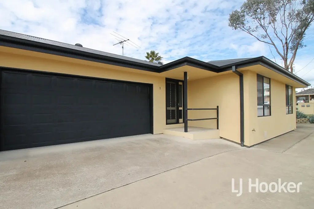 Modern Low Maintenance Duplex on Ross Hill