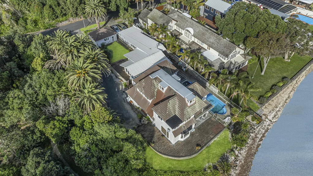 Bucklands Beach 7Moenga Dual-Property Beachfront Haven on 1,366sqm