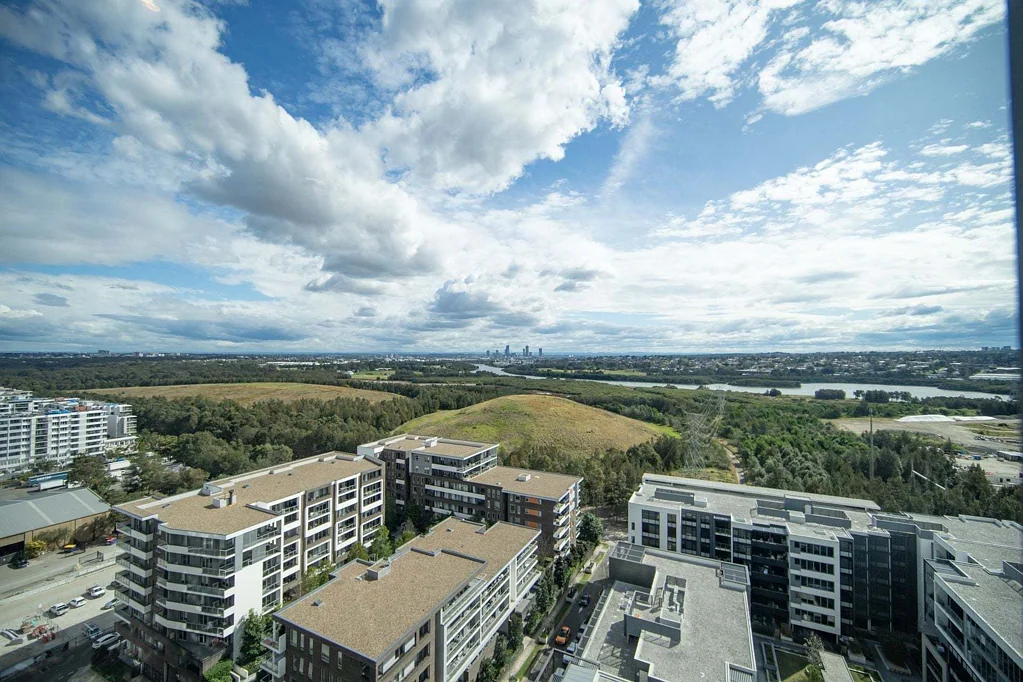 Wentworth Point 1房 滨水景观壮丽 15层无遮挡 开放式起居区 双层玻璃窗 高端厨房设计 安全车位礼宾服务 Perfect Panaroma water view and privacy~