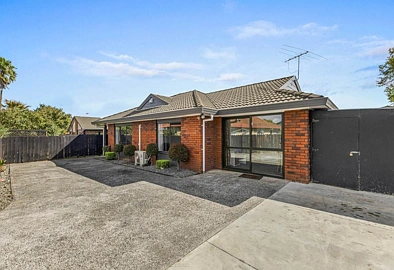 Heart of Manurewa 4 Bedrooms Home is ready for...