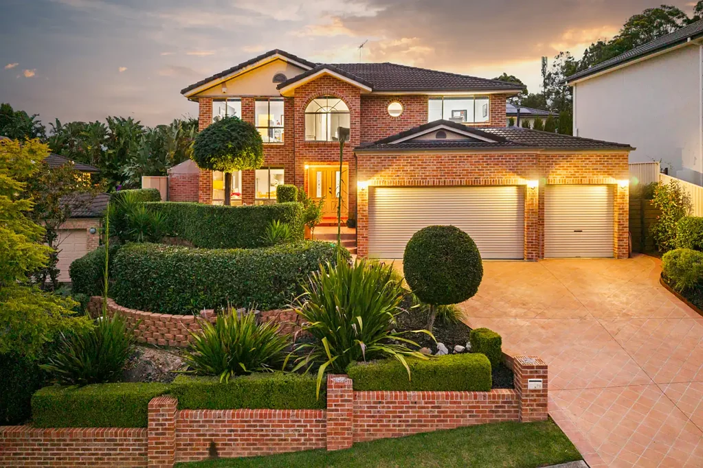 Woronora Heights 5部屋 Spacious Family Entertainer with Triple Garage & Exceptional Storage