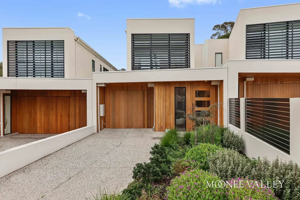 Avondale Heights 4 Slaapkamer Brand-New Luxury with Uninterrupted Parkland Views