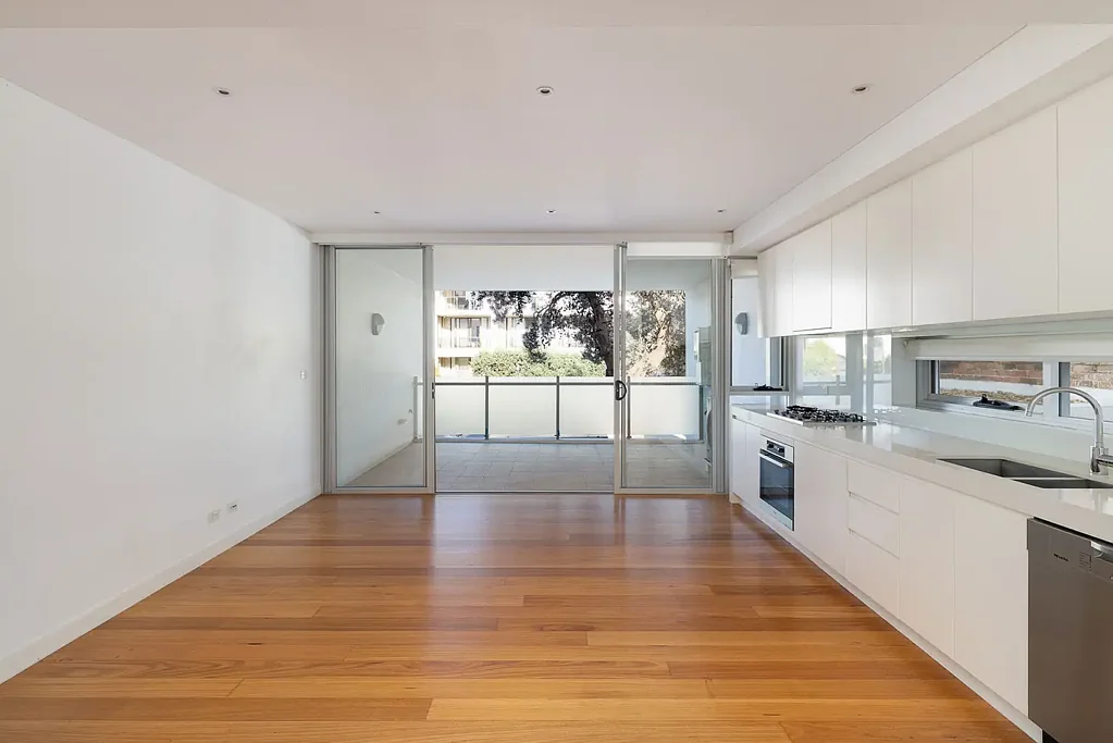 Modern in / outdoor home / 300m to the sand