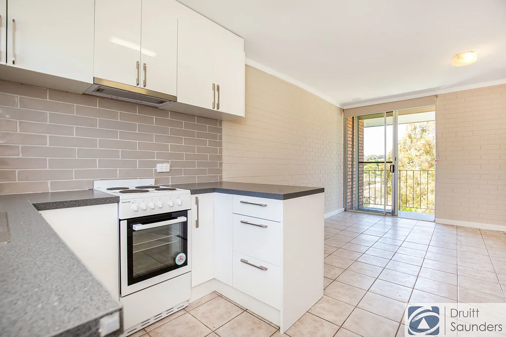 13/2 Coral Street, Scarborough, WA 6019