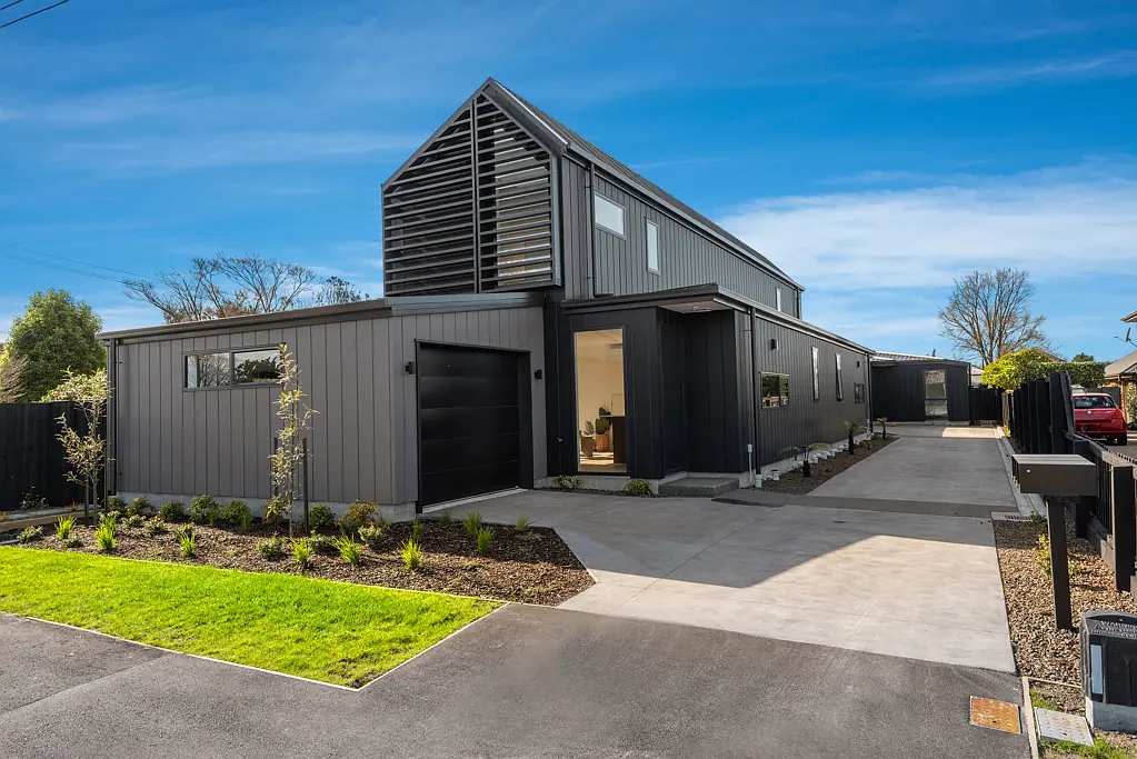 Saint Albans 3 Bedroom Modern Comfort - Rare Downstairs Master