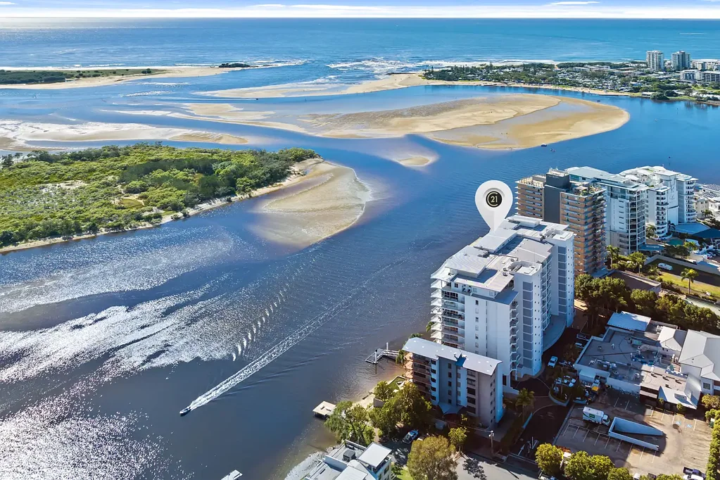 Maroochydore 3침실 Stunning North-Facing Waterfront Apartment – Prime Riverside Living