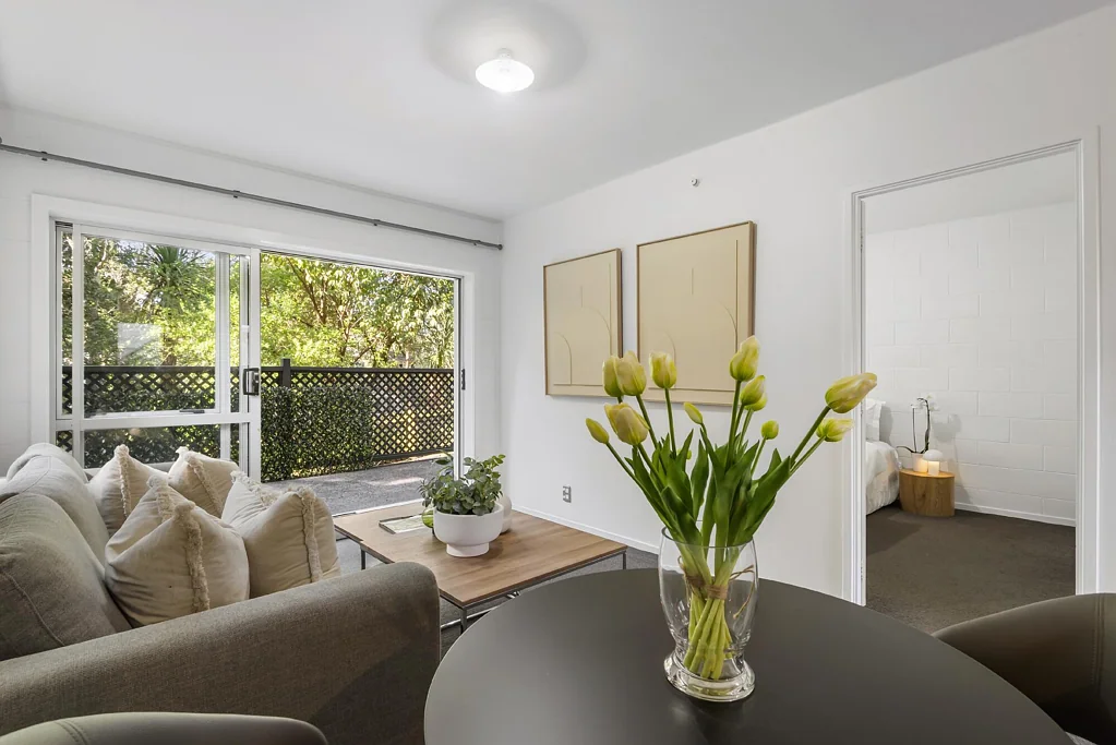 Mount Eden 1 Bedroom Great starter pack – Grammar zone!