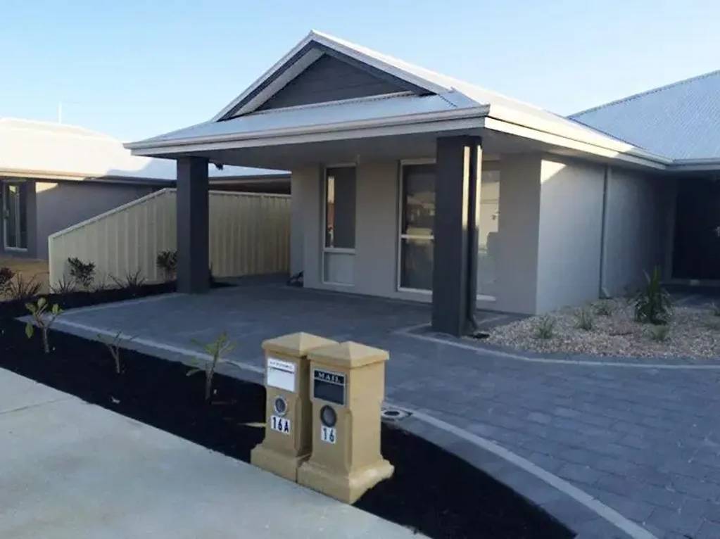 Modern 1x1 Beachside Living in Sought-After Madora Bay