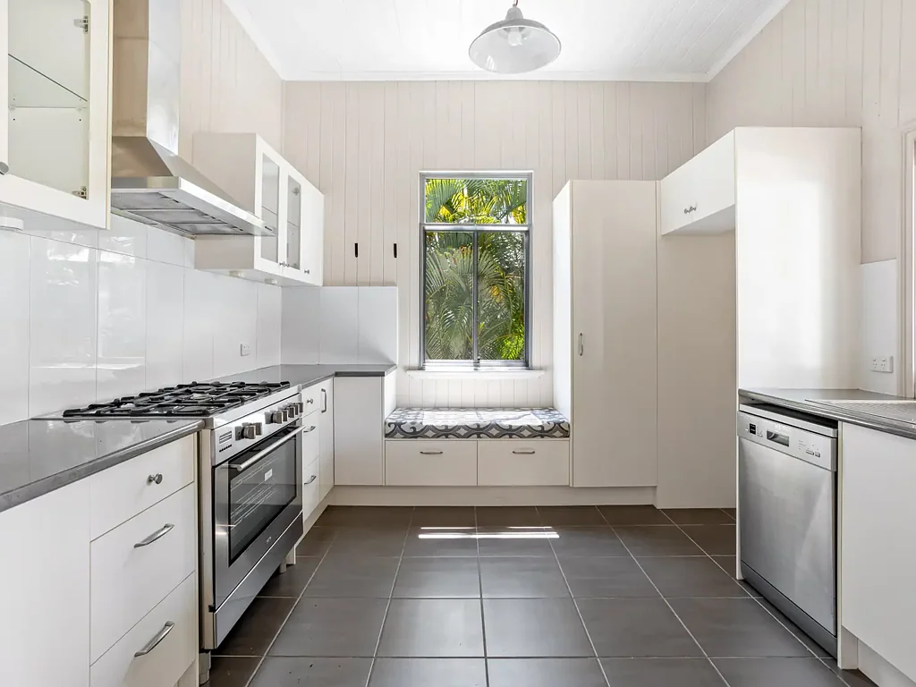 Charming Home In The Heart of Windsor