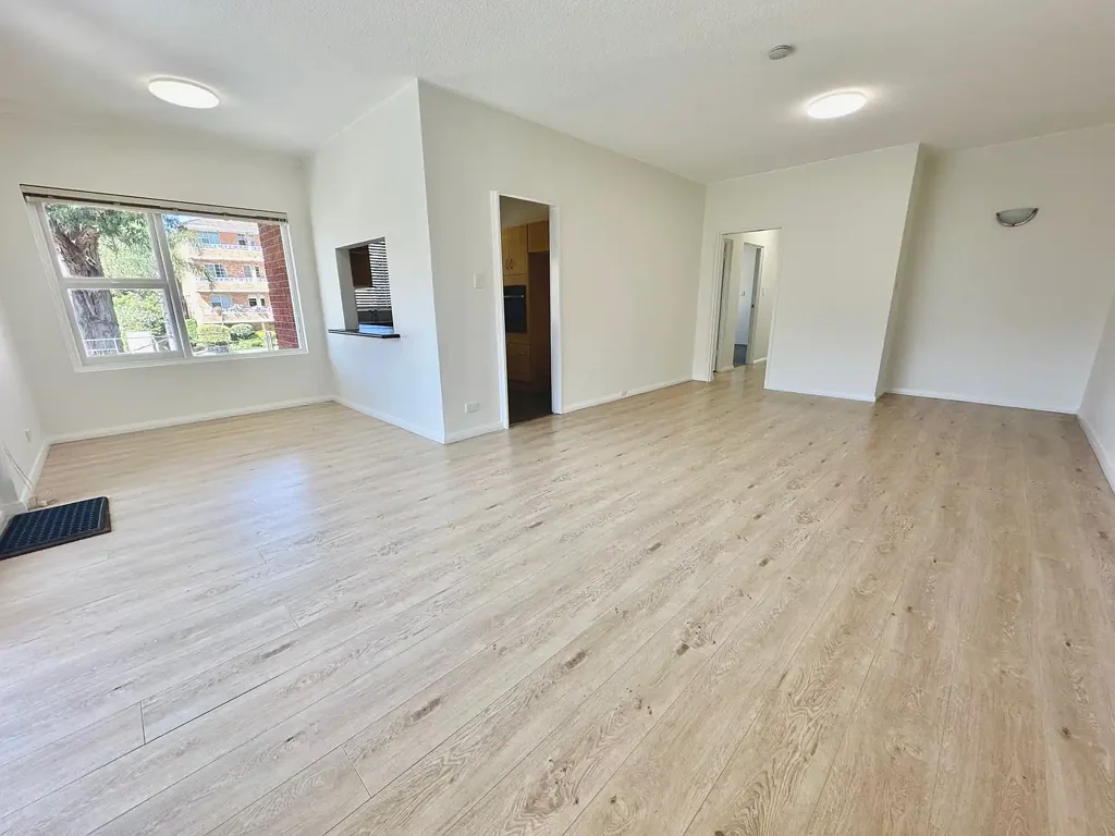 Updated Three Bedroom Unit - Seconds To Beach