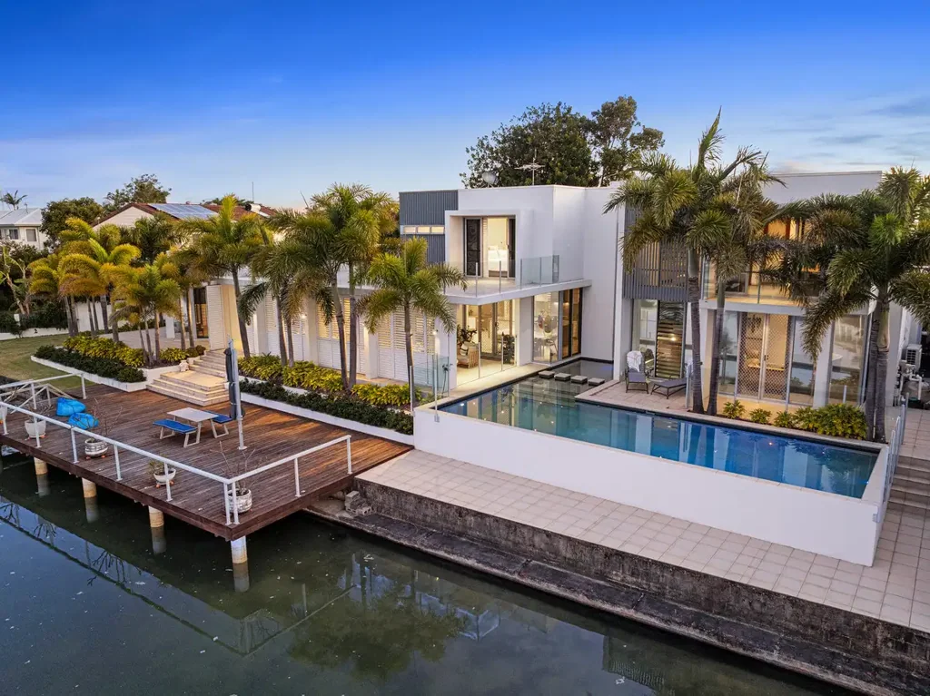 Minyama 4ਬੈੱਡਰੂਮ ARCHITECTURALLY DESIGNED WATERFRONT ELEGANCE IN PRESTIGIOUS MINYAMA LOCATION!