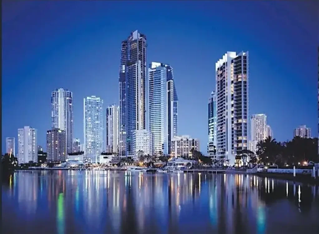 Surfers Paradise  Large 1 Bedroom + study  furnished  unit