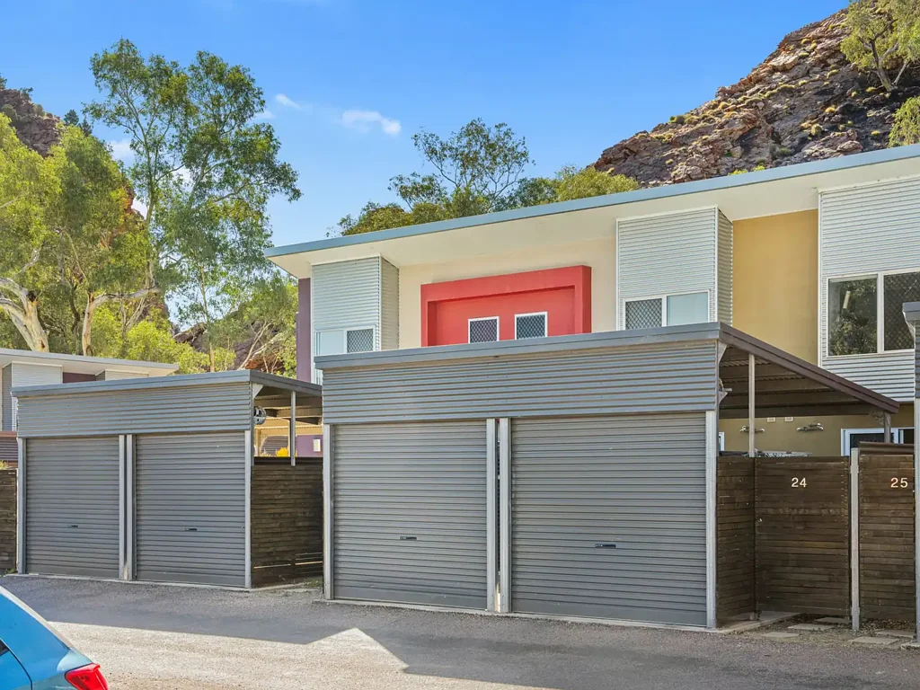Ross 2房  Stylish Townhouse with Stunning Range Views