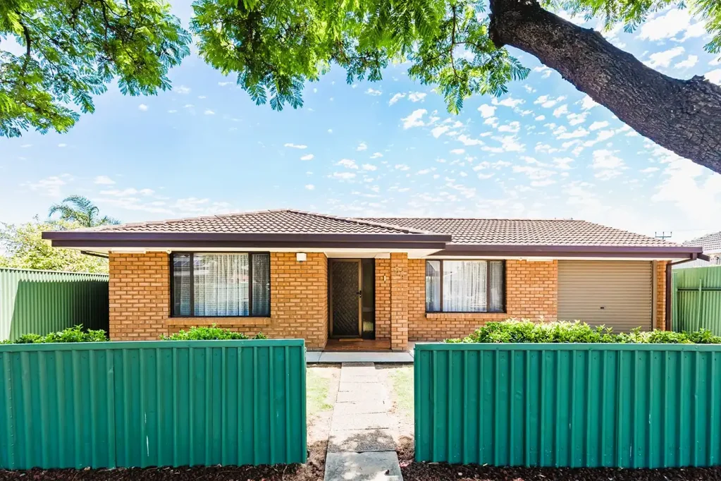 COMFORTABLE LIVING IN A CONVENIENT INNER-NORTH LOCATION