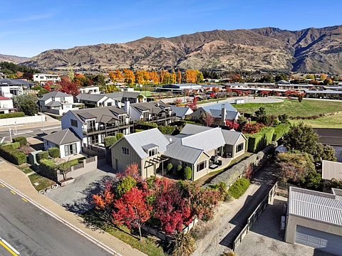 Wanaka 5房  Bright, elevated, and ready to welcome you home
