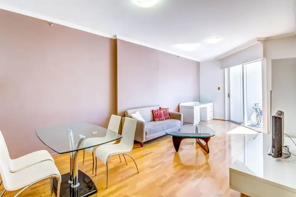 Deposit Taken！！ Stylish Fully-Furnished One-Bedroom Apartment with higher ceiling in Summit Apartments Sydney CBD
