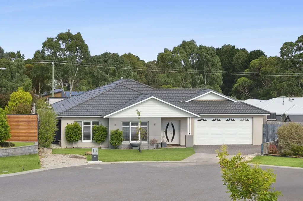16 Scentbark Way, Gisborne, VIC 3437