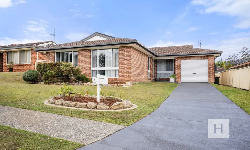 Lake Haven 4Phòng ngủ Easy Living In A Sought-After Location