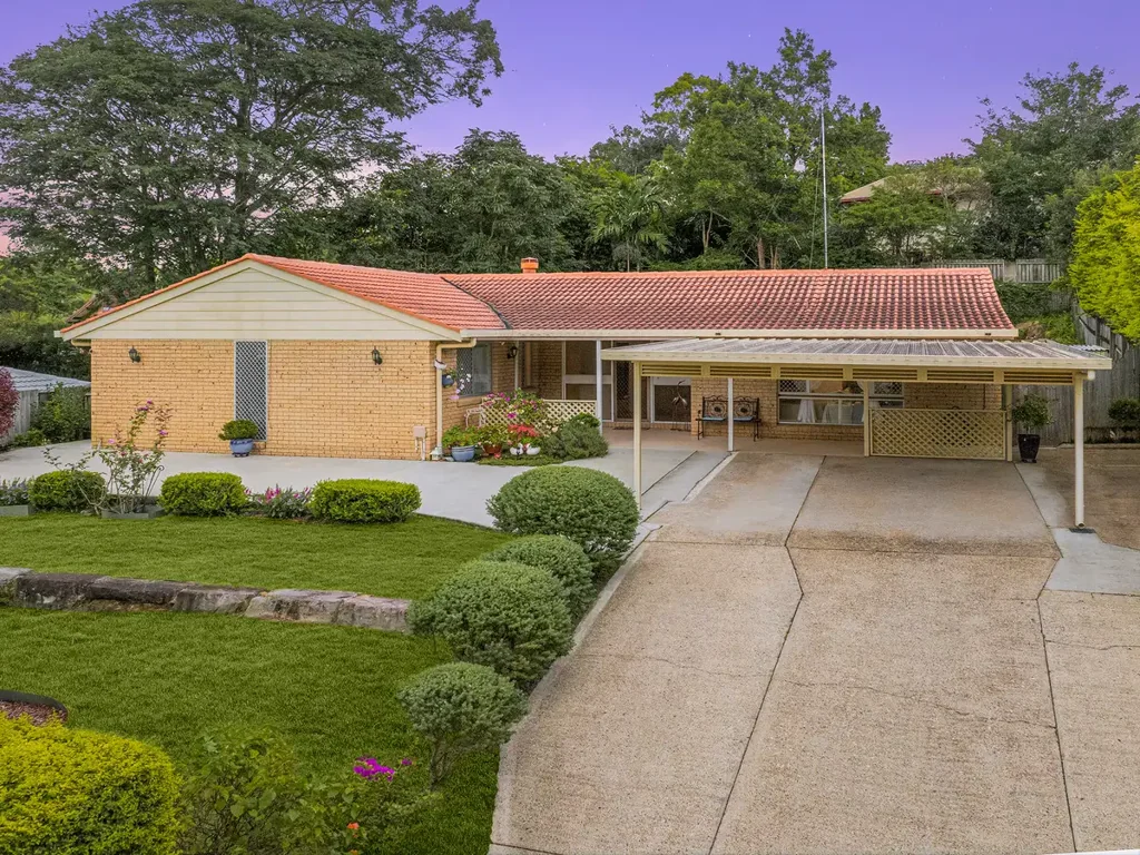 19 Marmindie Street, Chapel Hill, QLD 4069