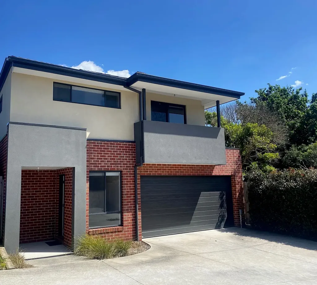 Modern Living - Great Location!