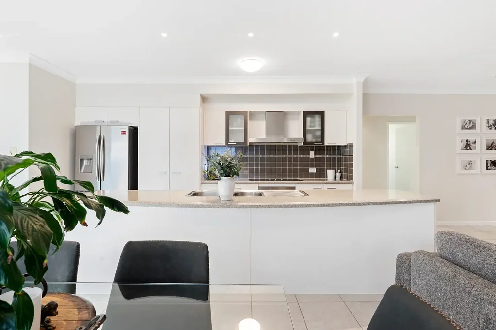Pacific Pines 4غرفة نوم Family Living with Direct Park Access – Beautifully Refreshed & Move-In Ready