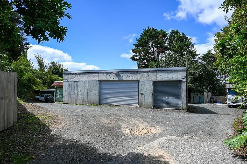 Morningside 1房  Sheds, Space & Serious Potential!