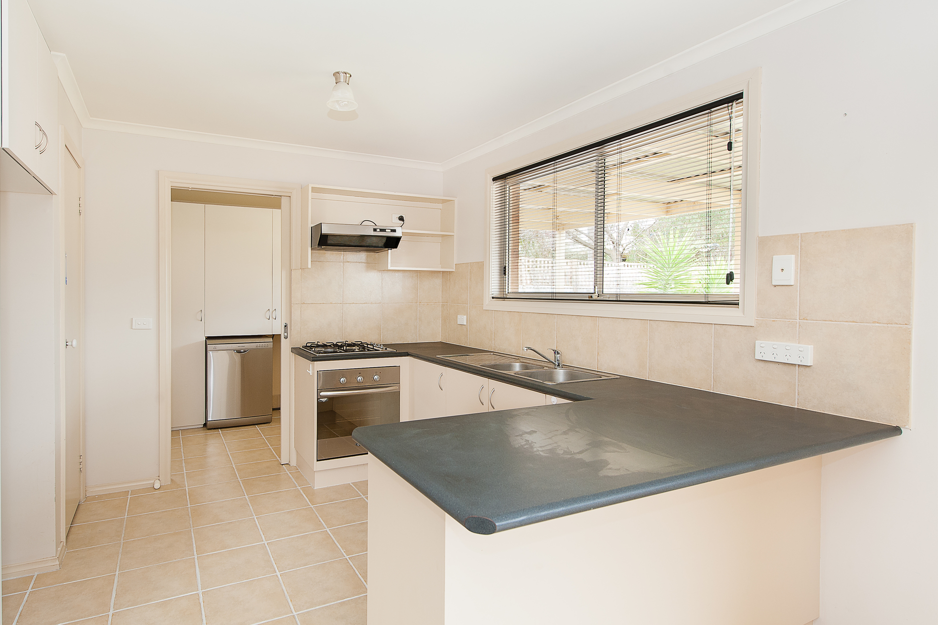 UNIT 2 26 TALLOWWOOD ST, THURGOONA NSW 2640, 0房, 0浴, Townhouse