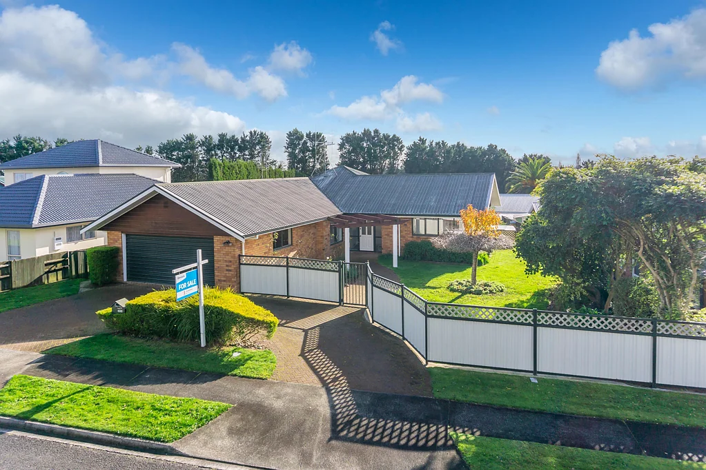 Te Awamutu 4 Bedroom Solid, Spacious & So Well Located