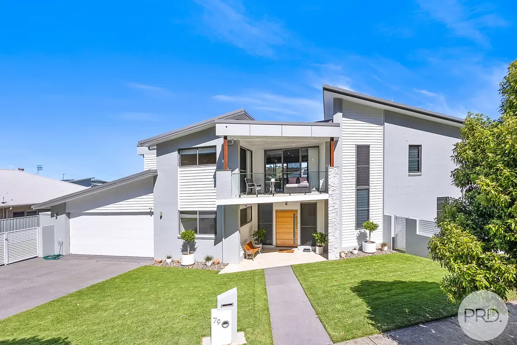 Corlette 4ห้องนอน Statement Coastal Residence Offering Exceptional Dual Level Living