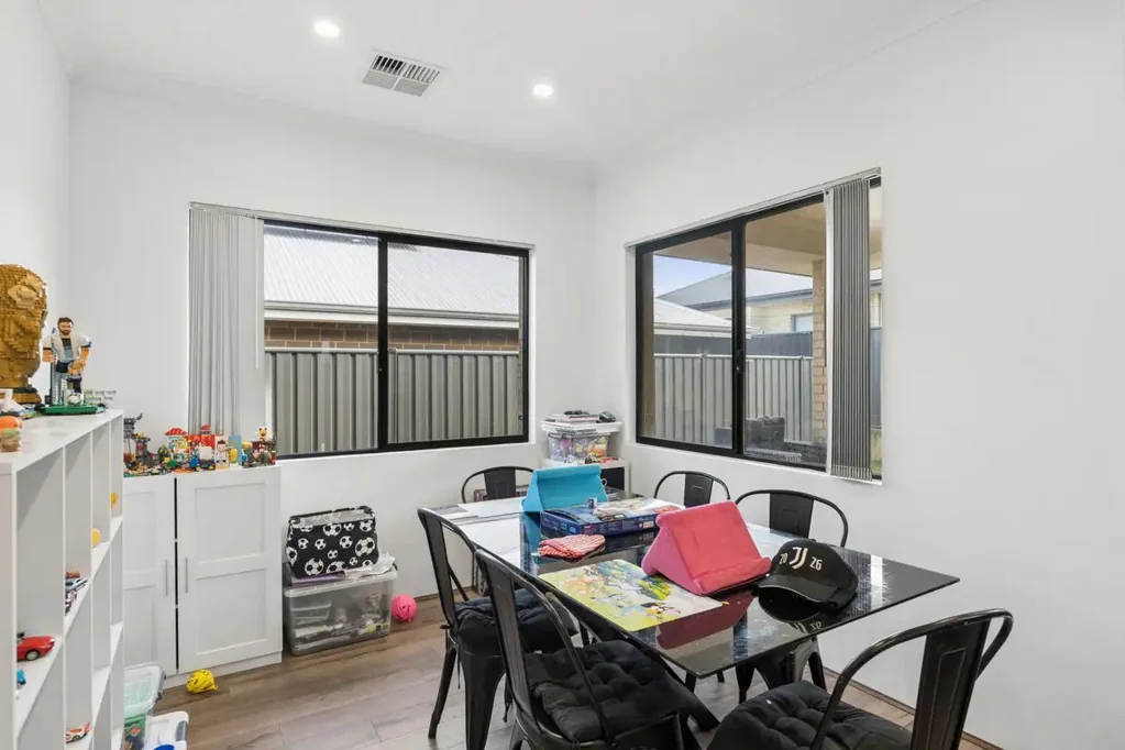Banksia Grove 3Moenga Your Easy-Care Entertainer Awaits
