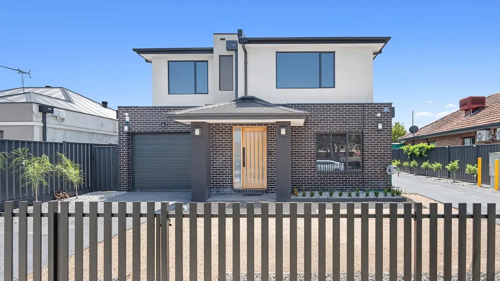 Glenroy 4침실 Live in Style and Comfort - Brand New, Street-Facing Spacious Townhouse with No Body Corp Fees!