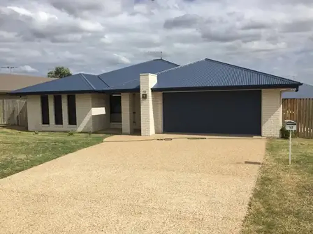 Family Friendly 4 Bedroom Home !