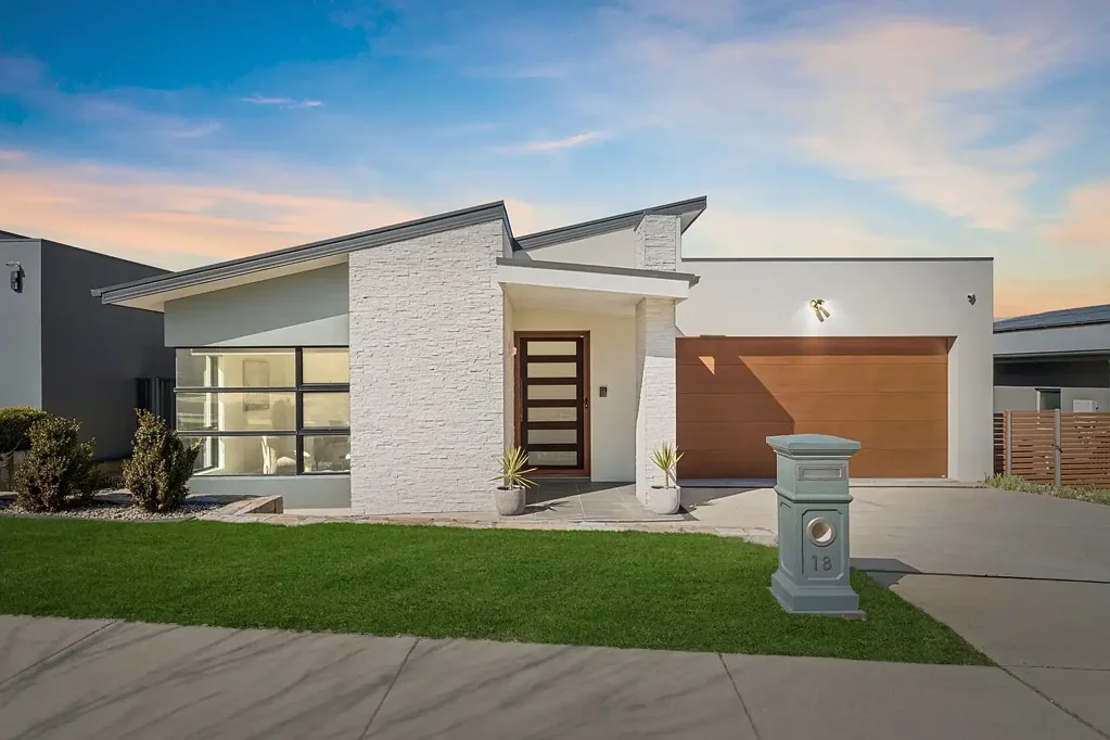 Moncrieff 4房  Spacious Contemporary Family Retreat