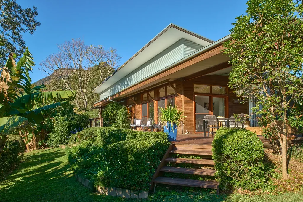Upper Lansdowne Peace & Quiet – Lifestyle Living on 19.76 Acres !