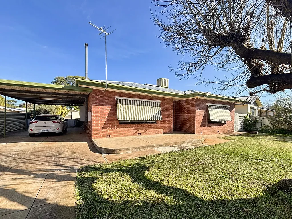 Dareton 2房  Rock Solid & Beautifully Maintained